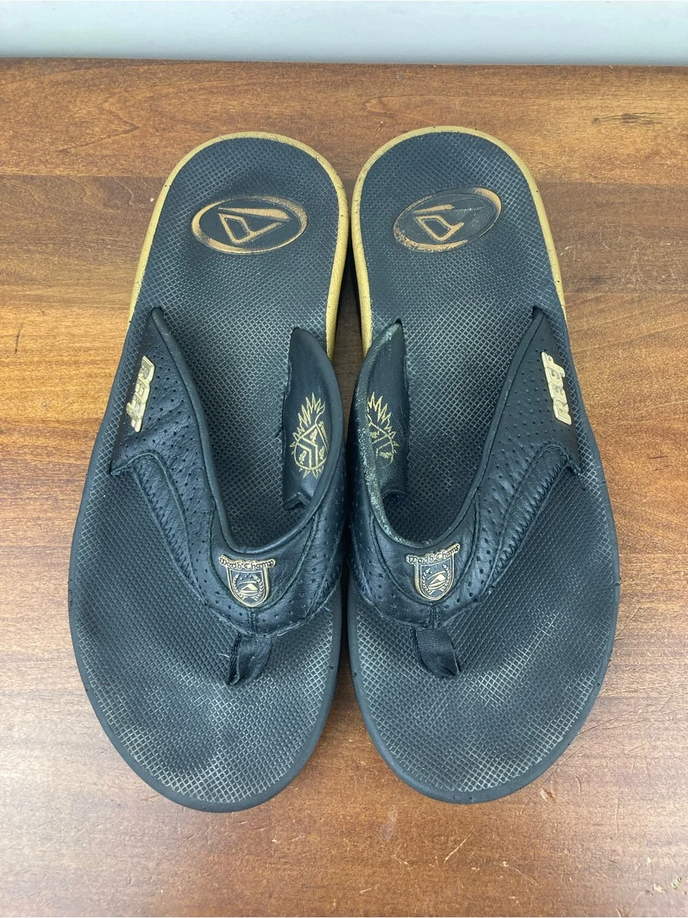 Reef Leather Flip-Flop Sandals Bottle Opener Sole Black Gold Men’s Size 9.